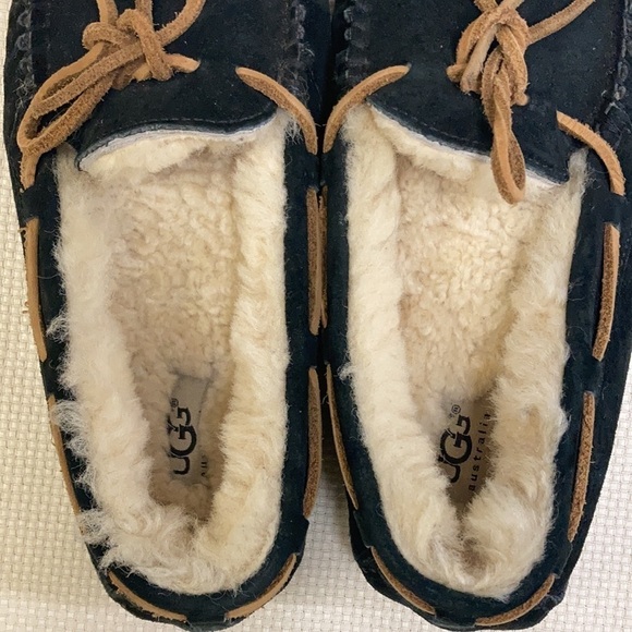 UGG Australia sheepskin black shoes . 6/7 ? - Picture 3 of 11